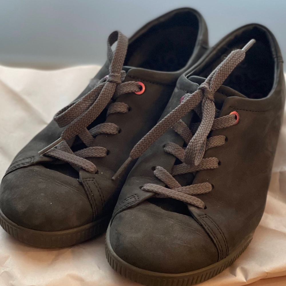 Black ECCO shoes size 37 (US 6.5/ 7)